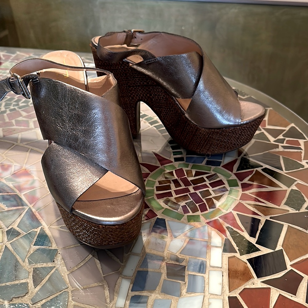 Tabita Size 7 Champagne Platforms